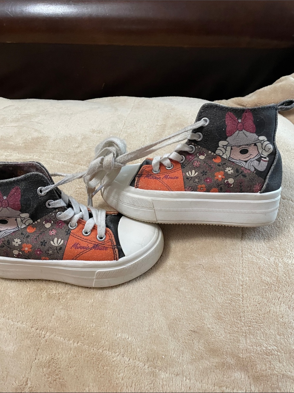 Disney Minnie Mouse High-Top Sneakers